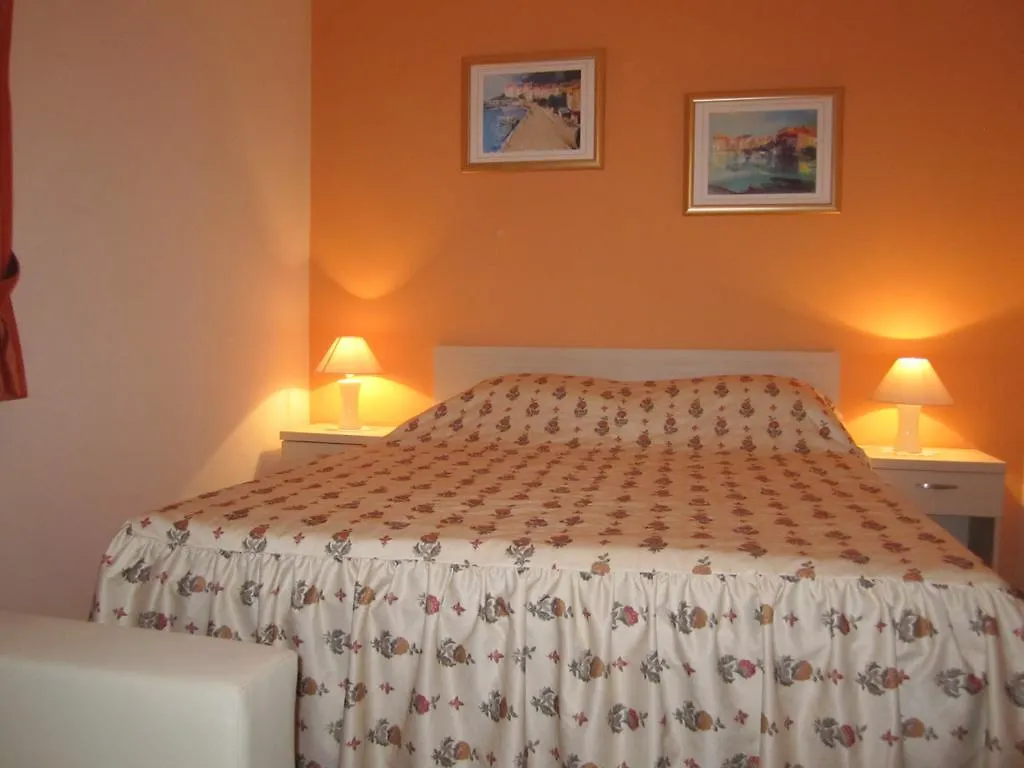 Apartments Mediteraneo Tar-Vabriga 0*,