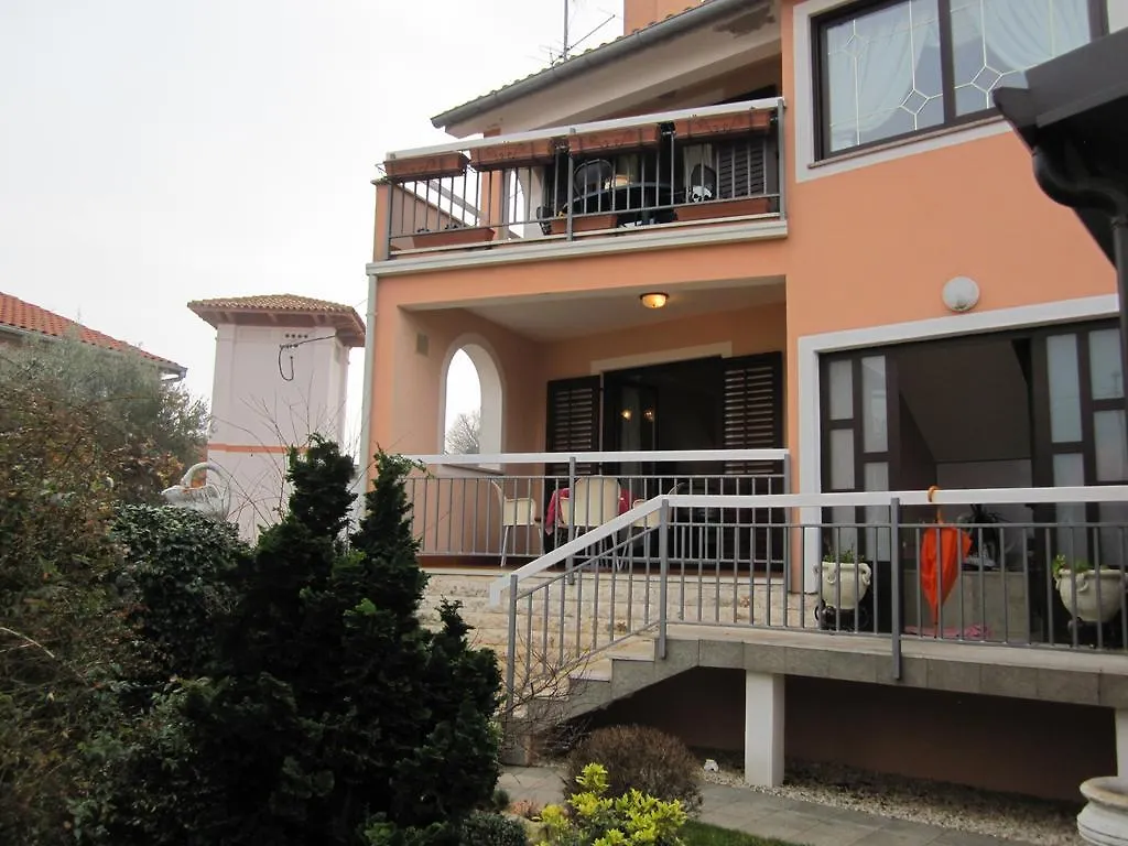 Apartments Mediteraneo Tar-Vabriga 0*,
