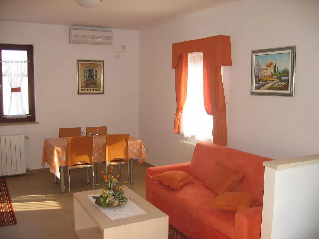Apartments Mediteraneo Tar-Vabriga 0*,