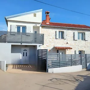 Apartman Valentino, Tar-Vabriga